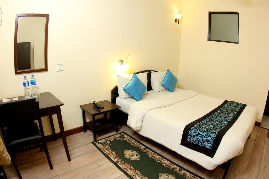Bag Packer'S Lodge Kathmandu Exterior photo