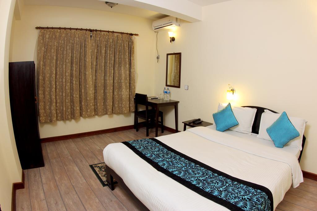 Bag Packer'S Lodge Kathmandu Exterior photo