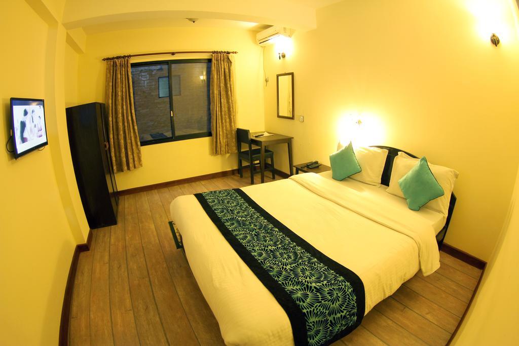 Bag Packer'S Lodge Kathmandu Exterior photo