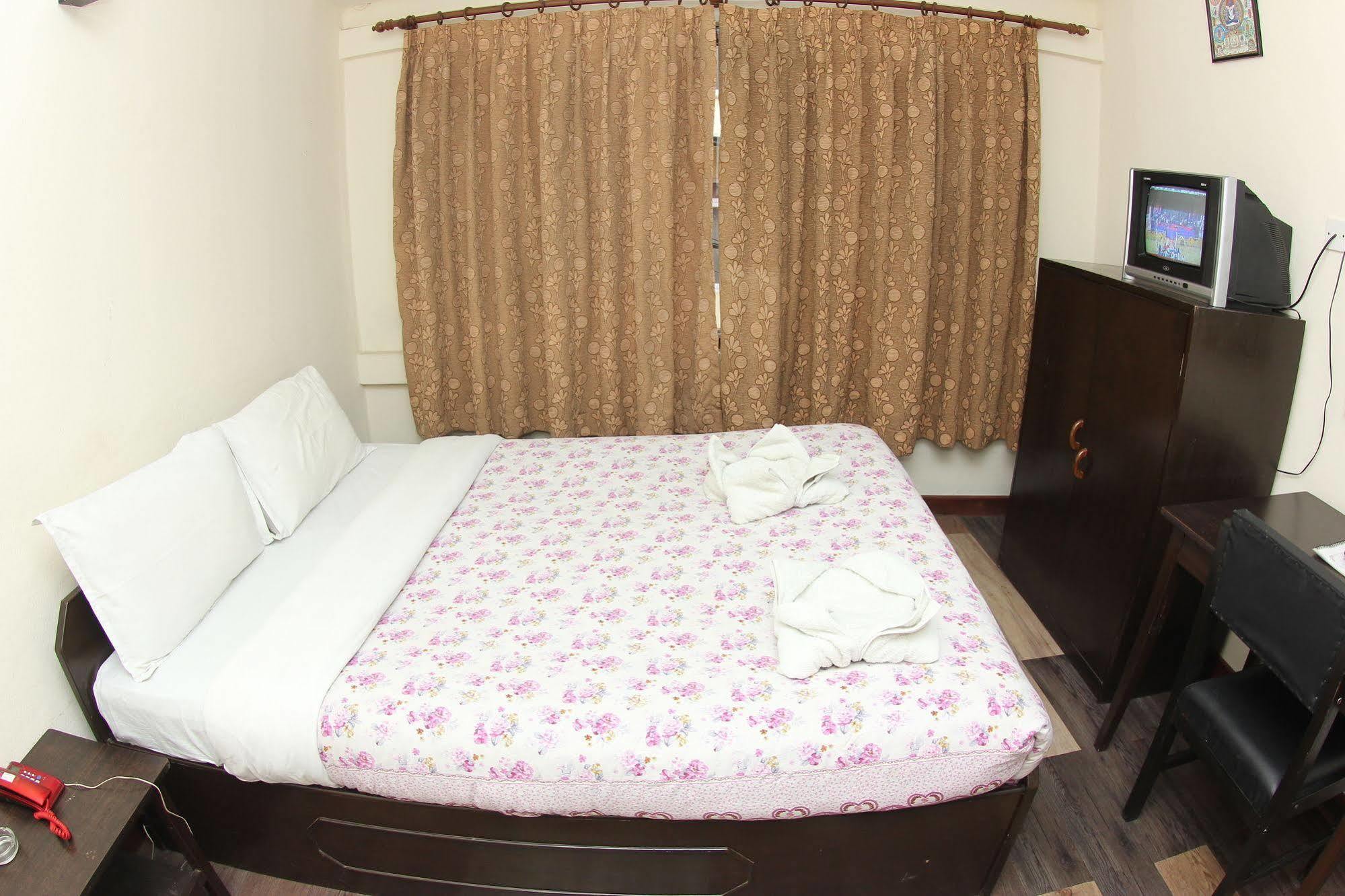 Bag Packer'S Lodge Kathmandu Exterior photo