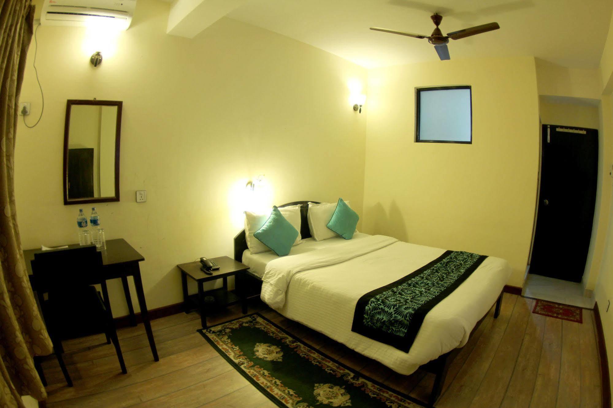 Bag Packer'S Lodge Kathmandu Exterior photo