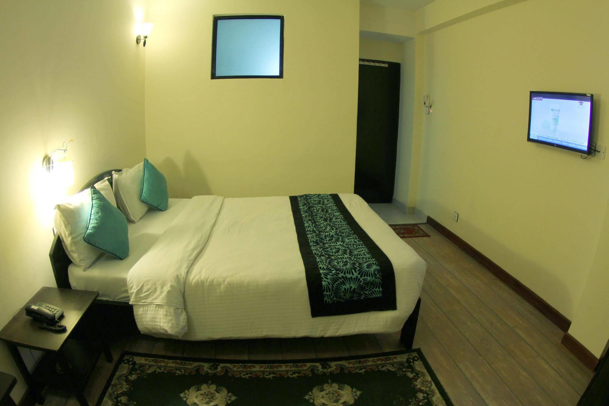 Bag Packer'S Lodge Kathmandu Exterior photo